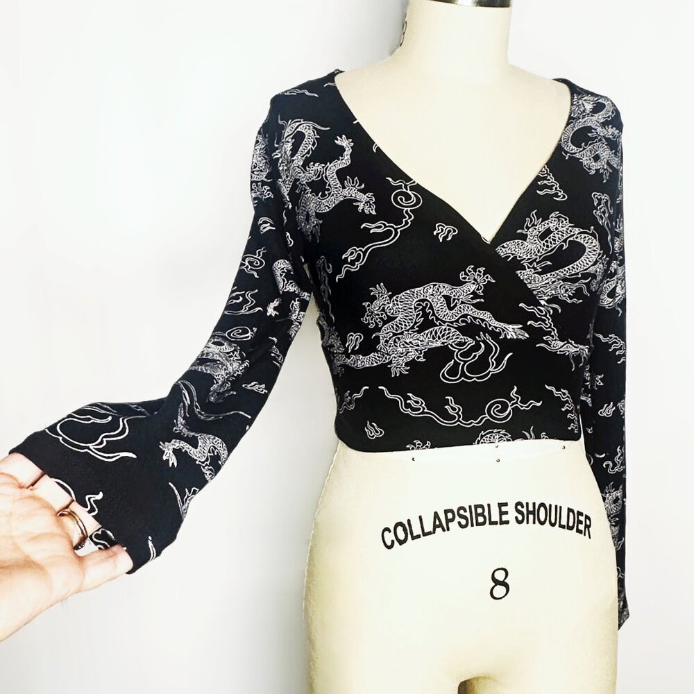 Super Soft Black and White Dragon Print Workout Crop Top, Long Sleeve V-Neck Top
